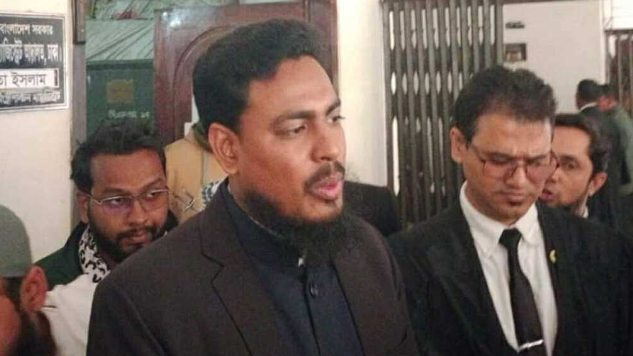 আত্মসমর্পণ করে পৃথক দুই মামলায় জামিন পেলেন আখতার হোসেন